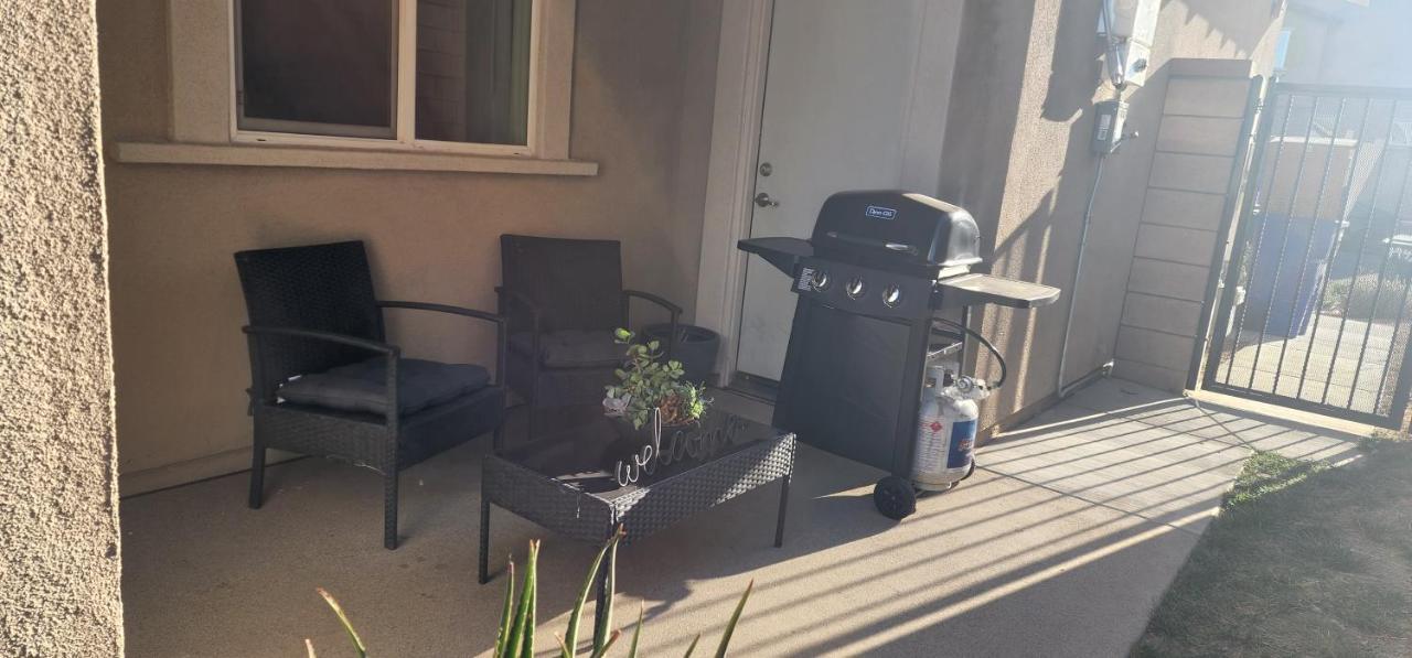 Private Lux Apartment In A New Community Fontana Dış mekan fotoğraf